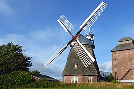 Windmühle „Hoffnung“ (Erdholländermühle) von 1841 in Nübelfeld