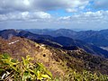 山頂から東北東を望む 中央に竜ヶ岳