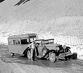 Graham-Paige con una caravana móvil en el Parque nacional de los Glaciares; diciembre de 1933