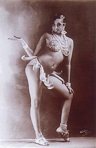 Fotografia de Joséphine amb el seu vestit més famós: la llegendària «faldilla de plàtans» (fotografia de Waléry)