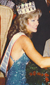 Miss EE. UU. 1983 Julie Hayek, quien compitió como Miss California USA