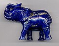 Słoń wyrzeźbiony w lapis lazuli.
