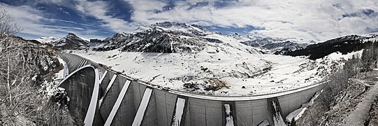 Le barrage et le lac de Roselend vide