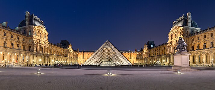 パリのルーブル美術館 ピラミッド（1983年 - 89年）