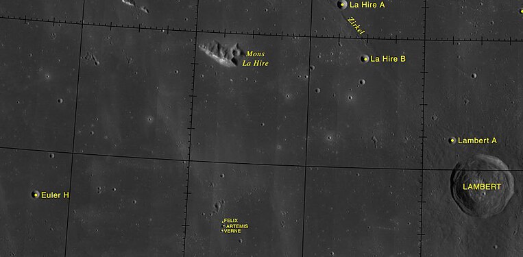 Localització de Felix, Artemis i Verne (part inferior de la imatge), a sud del Mons La Hire i a l'oest de Lambert