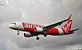 sebuah Pesawat Indonesia AirAsia Airbus A320-200 hendak mendarat di Lapangan Terbang Antarabangsa Ngurah Rai