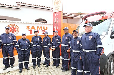 Profissionais do Serviço de Atendimento Móvel de Urgência (SAMU) na inauguração da unidade em Planaltino em 2011