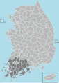 Mokpo (Koordinati: 34.7589°N 126.38°E; 22 Distrett; Gvern: Sindku: Bak Hong-ryul (박홍률); Żona: 50.08 km 2 (19.34 sq mi); Popolazzjoni (Novembru, 2022): 217,041, Densità 4,300/km 2 (11,000/mil kwadru); Żona tal-Ħin: UTC+9 (Ħin Standard tal-Korea); Kodiċi taż-ŻONA: +82-61)