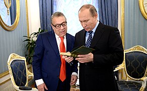 Vladimir Putin and Gennady Khazanov (2015-12-01) 02.jpg