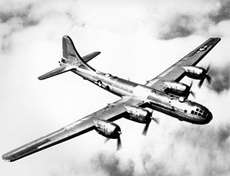 La superforteresse Boeing B-29, avion bombardier de l’US Air Force durant la Seconde Guerre mondiale. (définition réelle 1 566 × 1 200*)