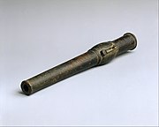 Çin el topu (Shouchong), 1424 tarihli. Uzunluk 35,7 cm, kalibre 15 mm, ağırlık 2,2736 kg.