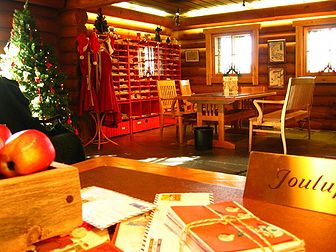 Le bureau de poste du Père Noël à Rovaniemi, Finlande. (définition réelle 640 × 480)