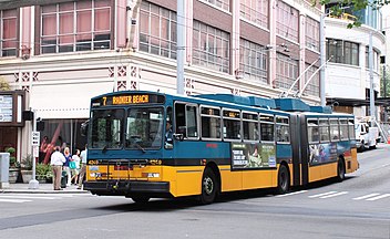 English: An electric trolleybus connected to the powerlines