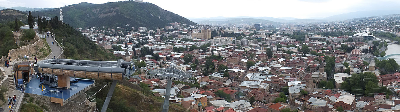 Panorámakép a Narikala erődből