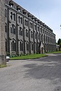 Vue sur l'aile sud de l'abbaye.