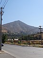 Cerro El Carbón, visto desde Av. El Salto. Se puede observar el Cerro Los Almendros a la derecha de la foto.