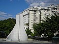 Memorial Getúlio Vargas. Ao fundo, à esquerda, o Hotel Glória.