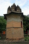 O Pagode dos Nove Pináculos, construído no século VIII, durante a dinastia Tang.