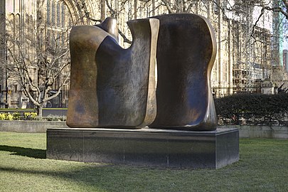 Cast of Knife Edge Two Piece 1962–65, by Henry Moore (1962-1965)