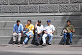 Inmigrantes peruanos en Plaza de Armas, considerada la Pequeña Lima de Santiago de Chile.