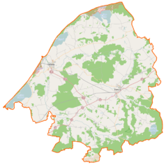 Mapa konturowa powiatu sławieńskiego, po prawej znajduje się punkt z opisem „Kościół parafialny pw. Wniebowzięcia Najświętszej Maryi Panny w Sławnie”