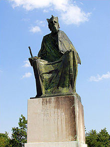 Pomník krále Petra Svačiće na plošině Miljevci nad ostrovem Visovac (národní park Krka)
