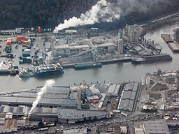 English: Aerial view of barges and warehouses on Duwamish Waterway