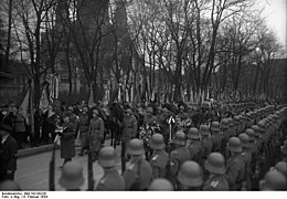 Bundesarchiv Bild 102-00228, Berlin, Beisetzung General von Horn.jpg