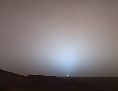 Mars'tan Güneş'in batışı. Fotoğraf Gusev Krateri'nden Spirit adlı uzay keşif sonda aracınca 19 Mayıs 2005’te çekilmiştir. (Üreten: Mars Exploration Rover Spirit, NASA)