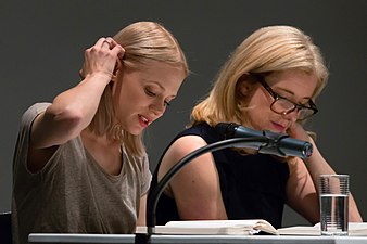 Mavie Hörbiger + Anne Philippi