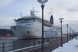 Balsa do transporte marítimo polonês do Báltico no Porto Novo