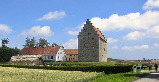 Borgen på avstånd.