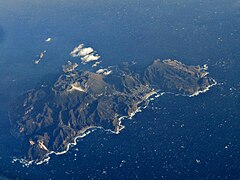 神津島を北西方向から空撮