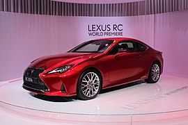 Lexus RC 300h na avtomobilskem salonu v Parizu leta 2018