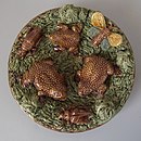 Assiette décorative avec grenouilles et insectes