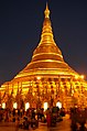 Chùa Shwedagon ở Yangon, là ngôi chùa thiêng liêng nhất ở Miến Điện.