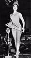 Miss EE. UU. 1959 Terry Huntingdon, quien compitió como Miss California USA