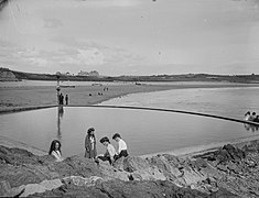 Whitmore Bay, Barry Island (4641195).jpg