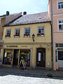 Wohnhaus mit Laden (originale Front) in geschlossener Bebauung