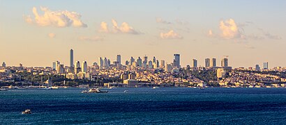 Otro panorama de la zona europea de Estambul desde el Bósforo.