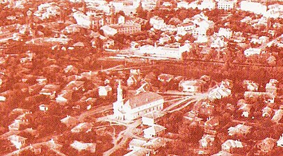 Изглед от югозапад към стария български квартал „Вароша“, в центъра на който е църквата „Успение Богородично“, 1930 г.