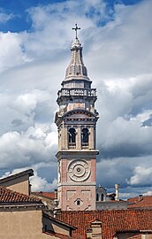 La cuspide del campanile