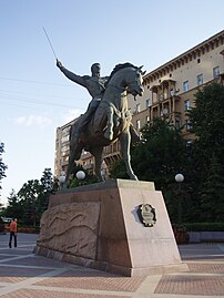 אנדרטה לבגרטיון (רו') בקוטוזובסקי פרוספקט במוסקבה