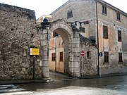 Port'Arsa vid den langobardiska stadsmuren