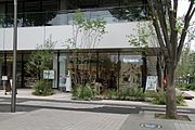 立川本店1階入口