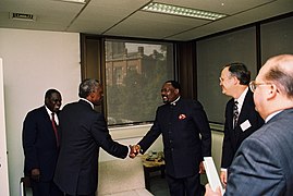 Santos-Savimbi 1995.jpg