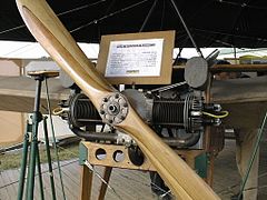 Blériot XI avec un moteur Anzani du type utilisé pour traverser la manche.