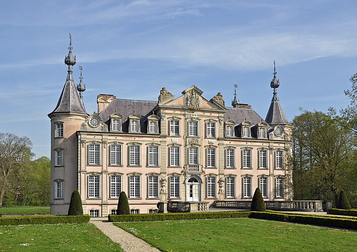 Замок Пуке в бельгийском городе Алтер