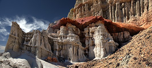 Detail of the many hoodoos found along the canyon walls.