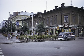 Storgatan 1973. Domus längst bak i bild. Byggnaden i förgrunden ersätts senare av Lunagallerian.